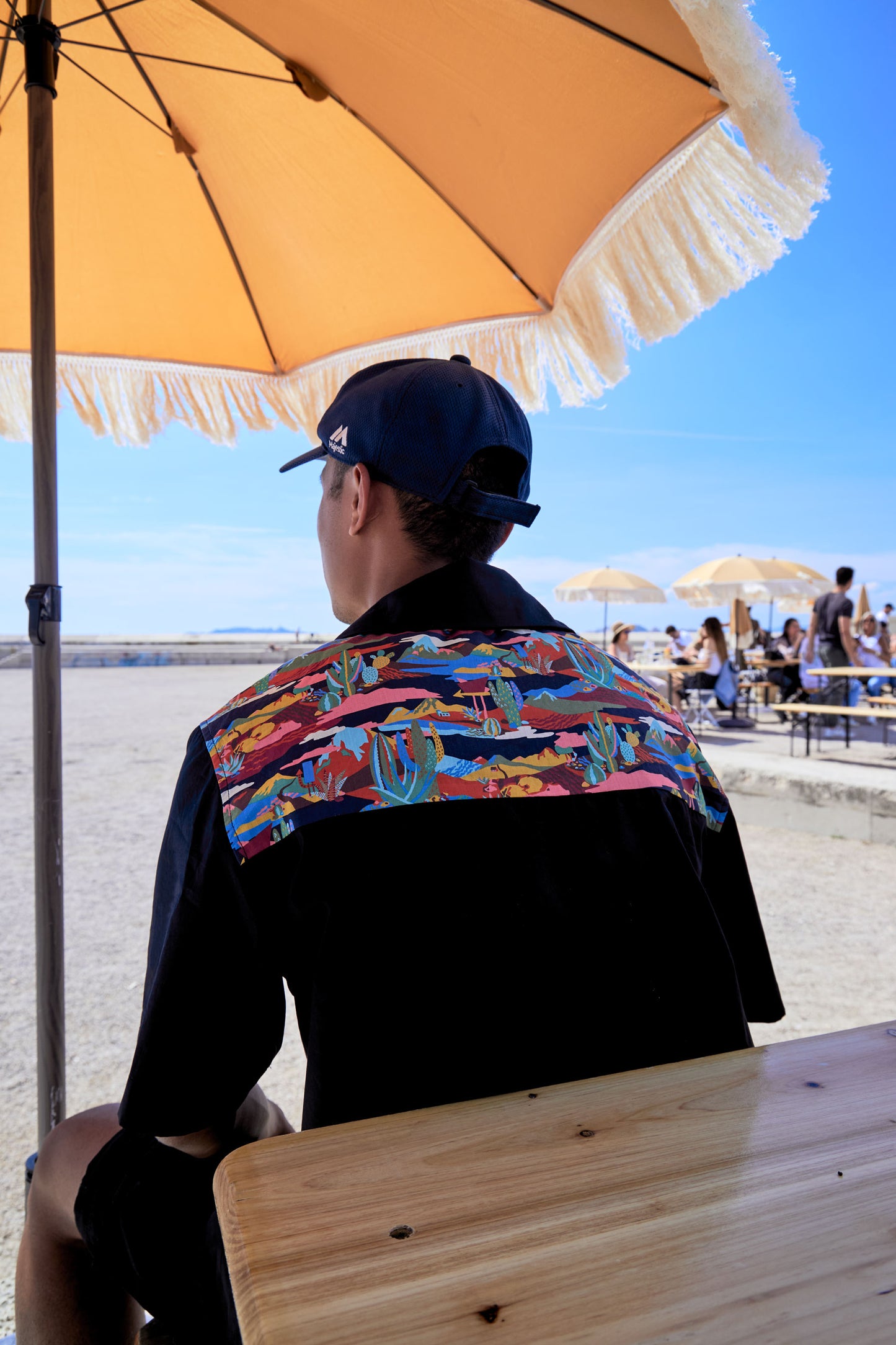 Black shirt printed upcycling